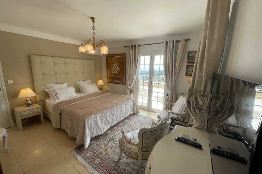 Chambre 2 – Vue mer & Saint-Paul de Vence