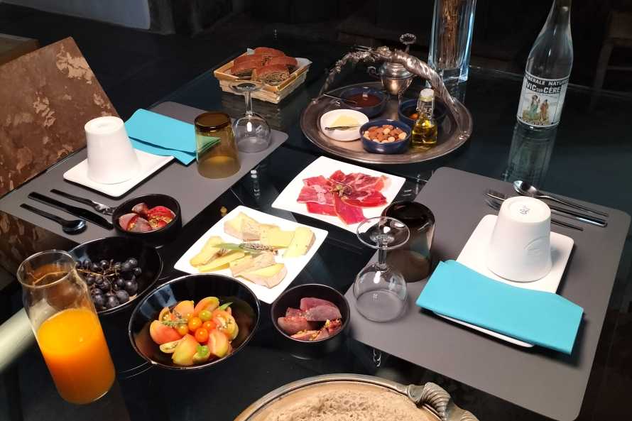 Prima colazione alla Maison du Chevalier des Huttes