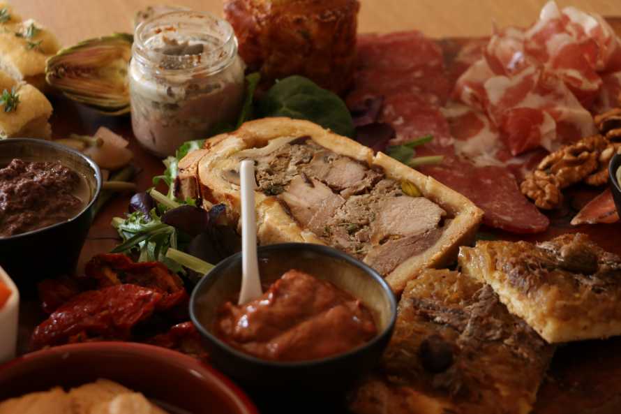 Planche apéritive ou planche d'accueil