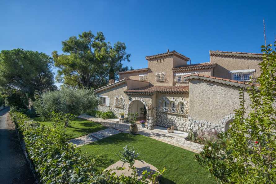 Arrivée à la bastide