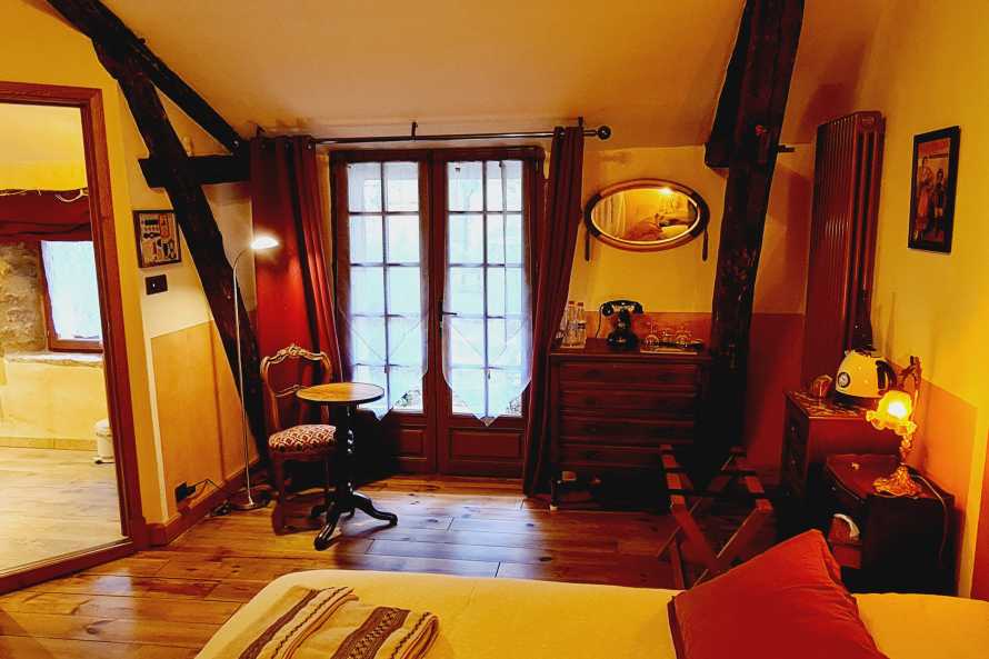 Ferme de Tayac - Chambre Bourvil - lit double ou lits jumeaux