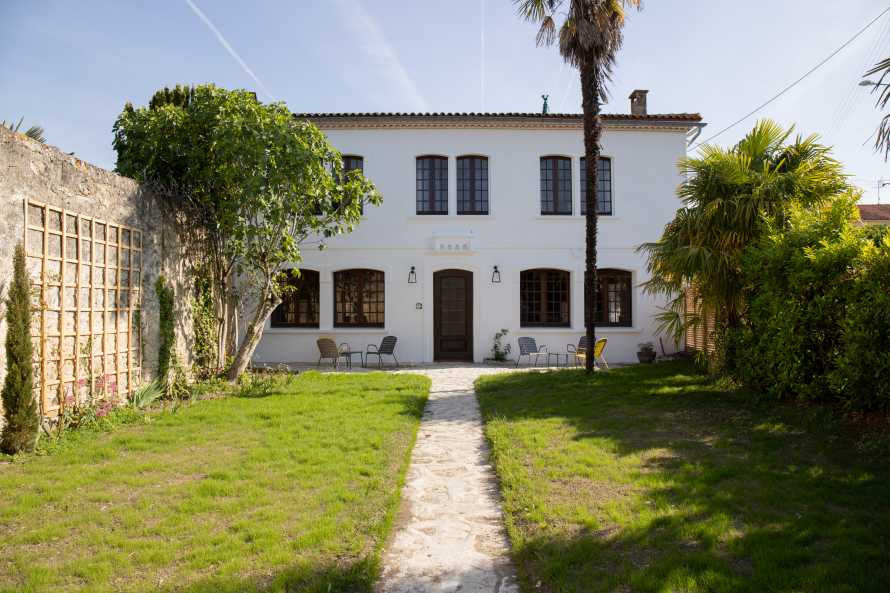 Maison Le Camélia Blanc