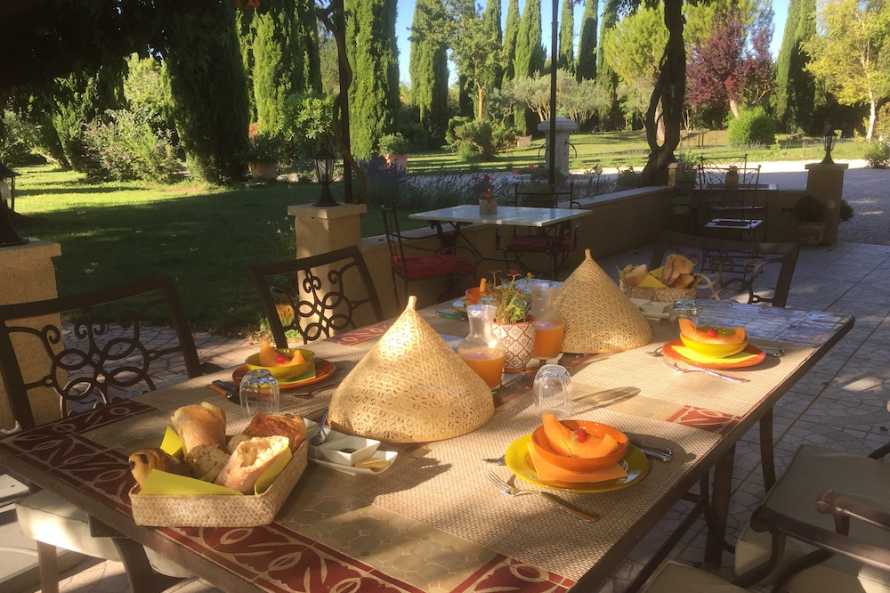 Prima colazione con sapori locali