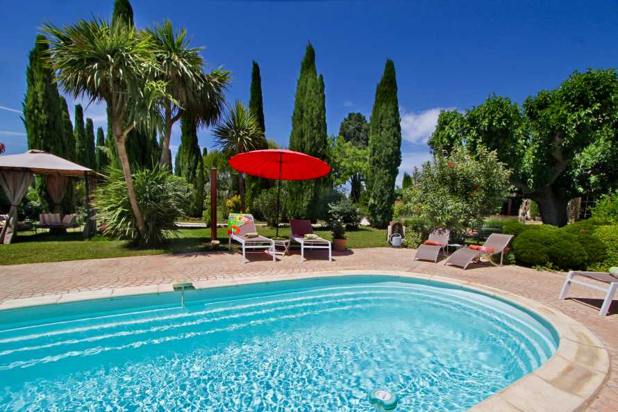 Piscina rilassante in campagna
