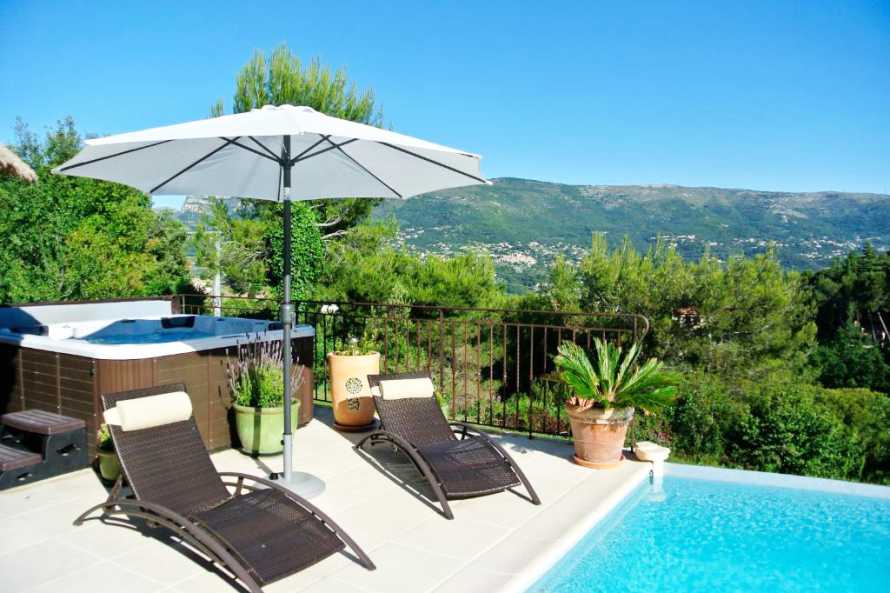Piscine chauffée avec vue exceptionnelle